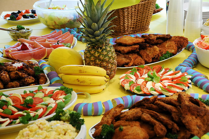 buffett-pineapple-bananas-yellow-preview.jpg