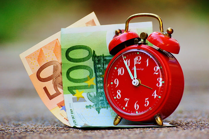 time-is-money-the-eleventh-hour-bank-note-alarm-clock-preview.jpg